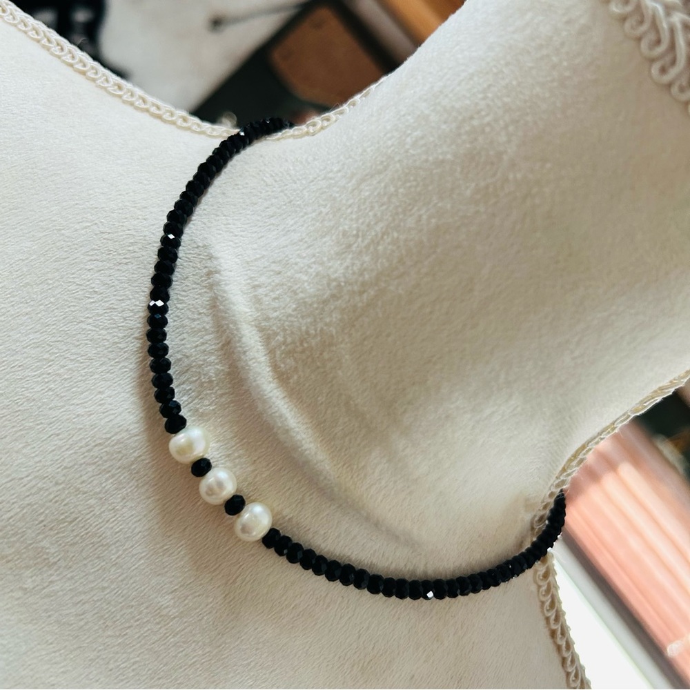 Handcrafted jet black rhondelle crystal genuine freshwater pearl choker necklace